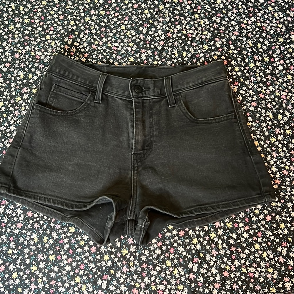 Levi’s high rise short shorts black size 26